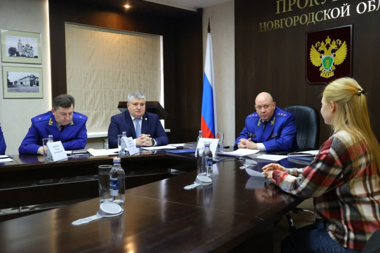Заместитель Генерального прокурора Российской Федерации Алексей Захаров провел личный прием граждан в Новгородской области. Заместитель Генерального прокурора Российской Федерации Алексей Захаров провел личный прием граждан в Новгородской области.